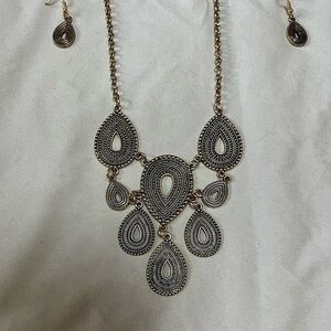 2/$20 Necklace and earring set